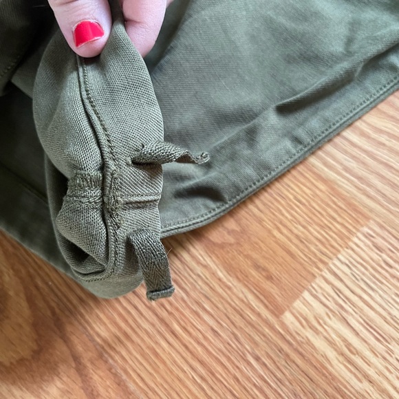 NWT American Eagle Outfitters Men’s Olive Green Loose Pull On Pant - Picture 2 of 4